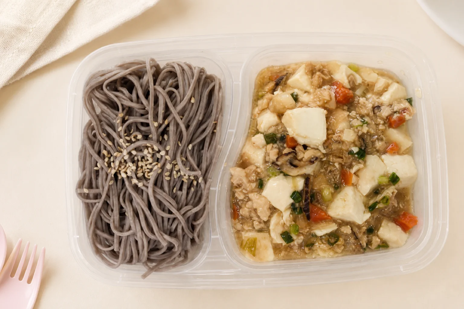 Soba noodles with chicken, tofu, mushrooms, and vegetables in a My Little Boss meal tray